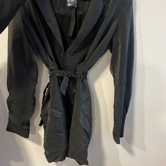 House of Harlow Cinched Waist Top - Picture 3 of 3